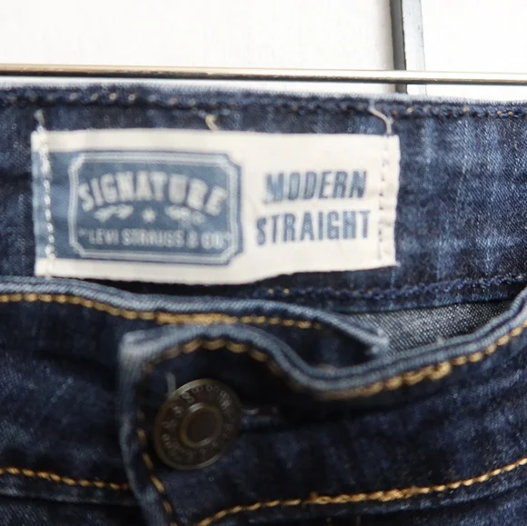 Signature by Levi Strauss Women's Straight Leg Jeans - Dark Blue - Picture 3 of 10